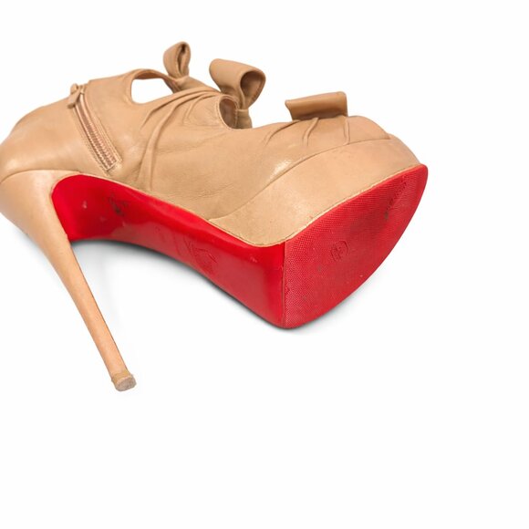 Christian Louboutin Madame Butterfly Booties 38.5 Tan Leather Bow Red Sole Heels - Picture 6 of 7